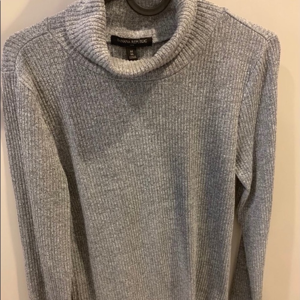 Turtle neck fitted sweater
